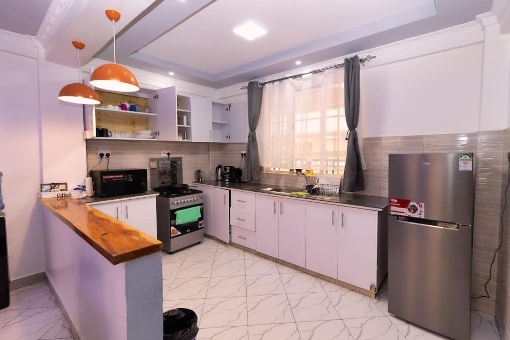 Apartment Levi's Place 1044 California Plaza *