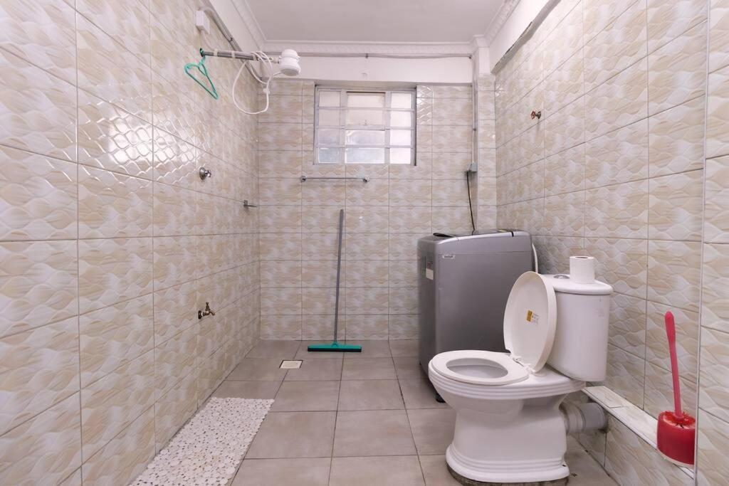 Apartment Levi's Place 1044 California Plaza *