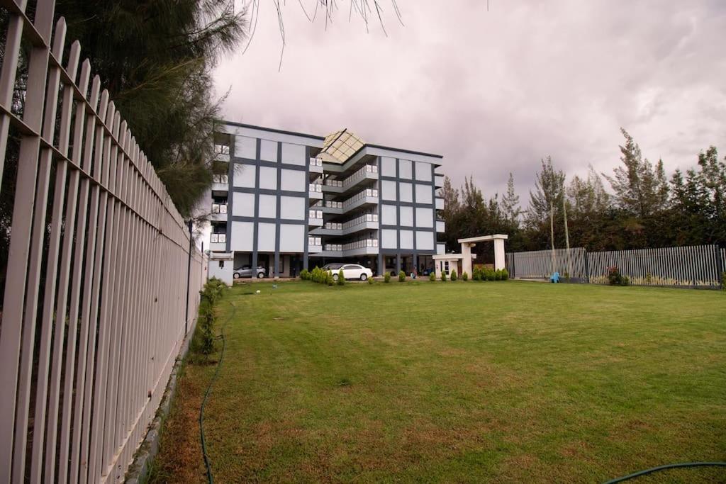 Levi's Place 1044 California Plaza Apartment