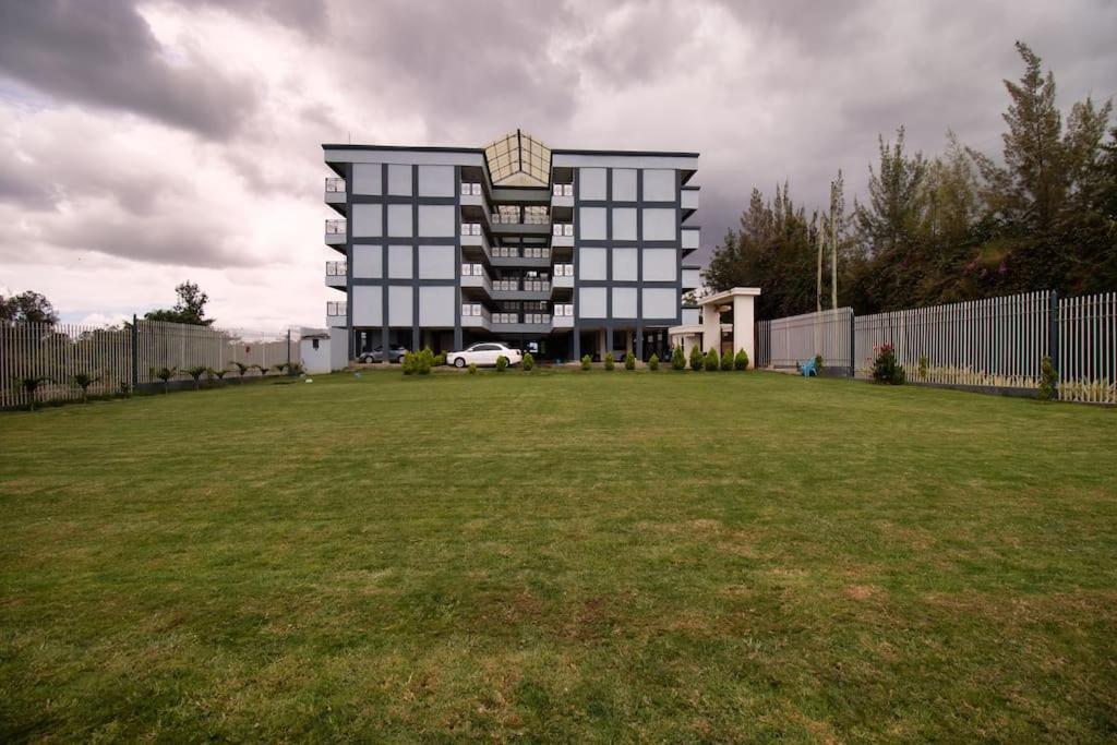 Levi's Place 1044 California Plaza Apartment *